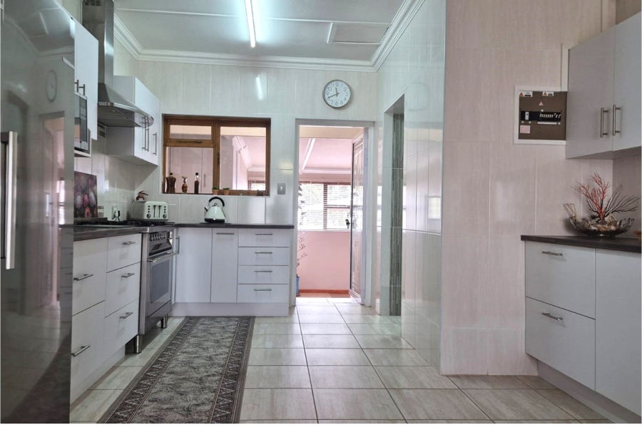 4 Bedroom Property for Sale in Stilbaai Wes Western Cape